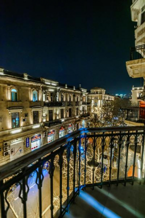 M Estate. Targovu. Nizami Street 4 room. (021).